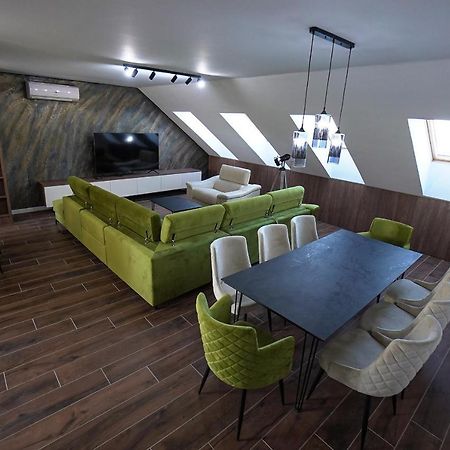 Delux Center Apartments Indija Luaran gambar